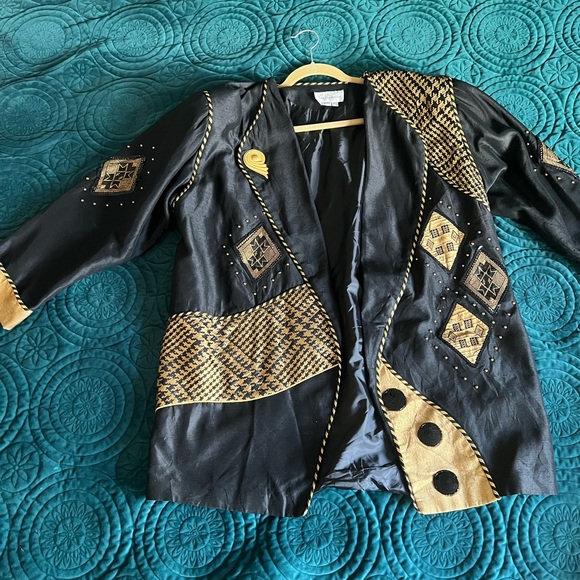 Jackets & Blazers - Vintage embroidered jacket.